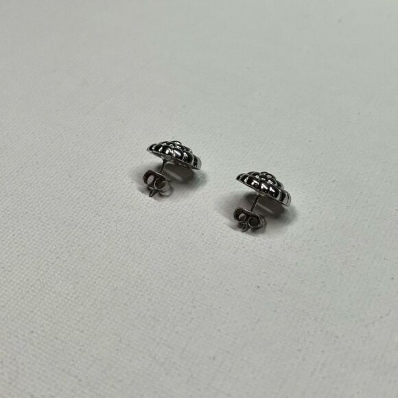 𝅺VINTAGE Silver-Tone Spiralled Stud Earrings - Picture 2 of 5